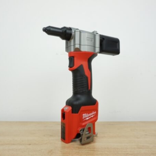 Máy bắn đinh rút Milwaukee M12 BPRT-0C